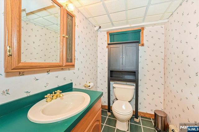 520 Hamilton Avenue, Hasbrouck Heights, NJ 07604