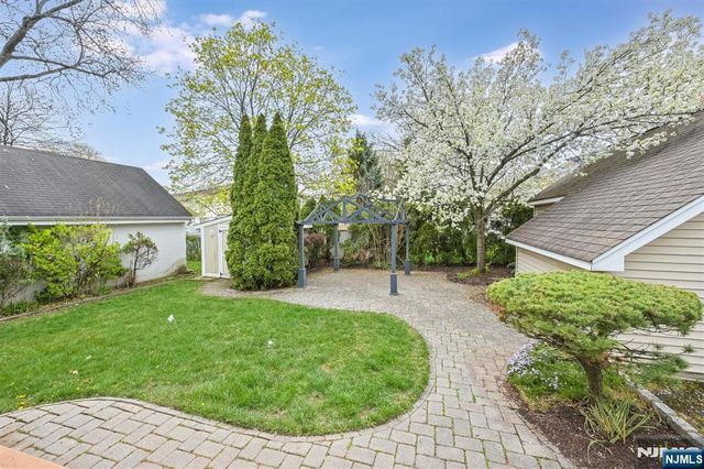 520 Hamilton Avenue, Hasbrouck Heights, NJ 07604