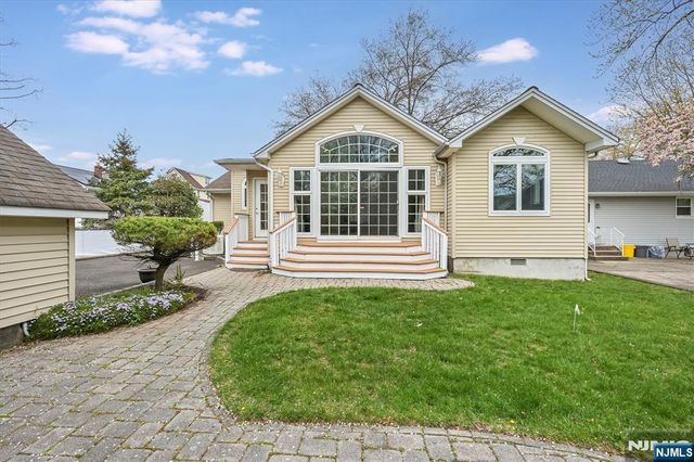 520 Hamilton Avenue, Hasbrouck Heights, NJ 07604