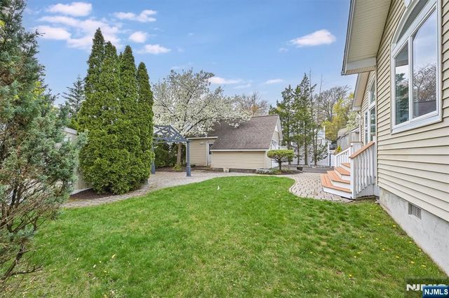 520 Hamilton Avenue, Hasbrouck Heights, NJ 07604