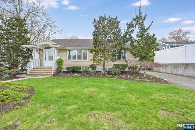 520 Hamilton Avenue, Hasbrouck Heights, NJ 07604