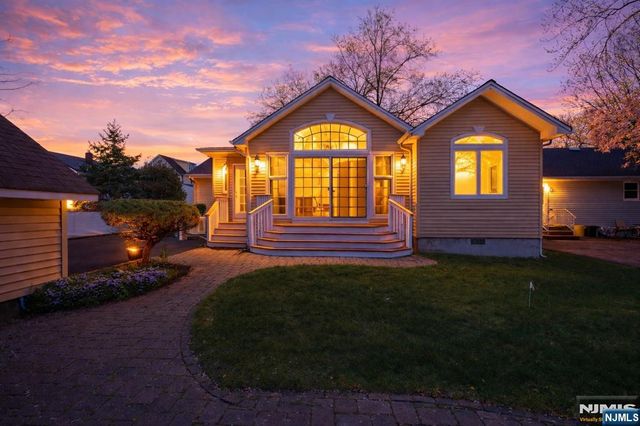 520 Hamilton Avenue, Hasbrouck Heights, NJ 07604