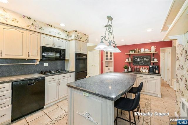 520 Hamilton Avenue, Hasbrouck Heights, NJ 07604
