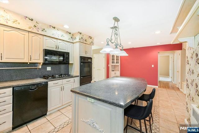 520 Hamilton Avenue, Hasbrouck Heights, NJ 07604