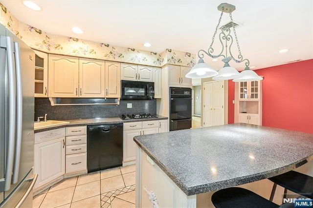 520 Hamilton Avenue, Hasbrouck Heights, NJ 07604