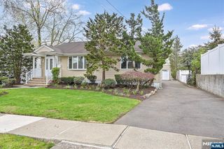 520 Hamilton Avenue, Hasbrouck Heights, NJ 07604