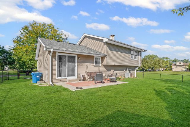 1283 Bristol Lane, Hanover Park, IL 60133