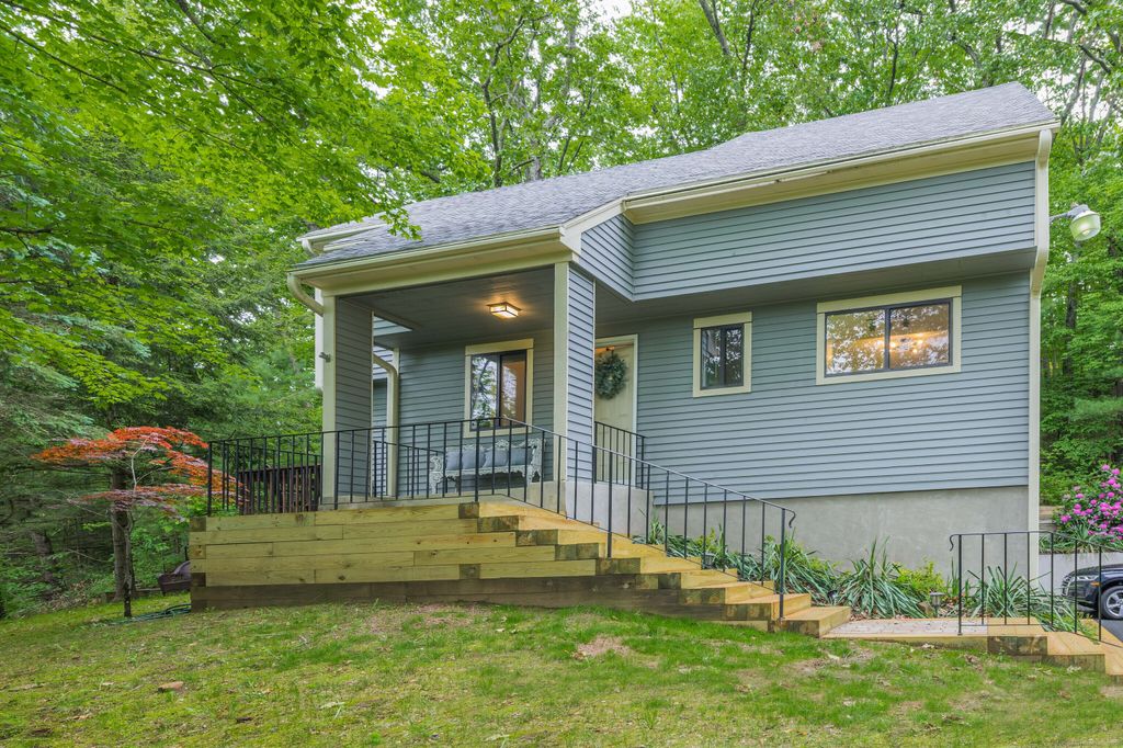 11 Wood Duck Lane 11, Simsbury, CT 06081