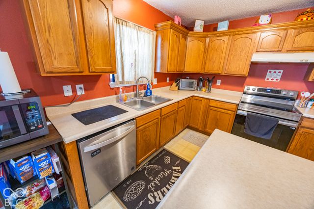 608 Rocky Meadow Drive, Greenwood, IN 46143