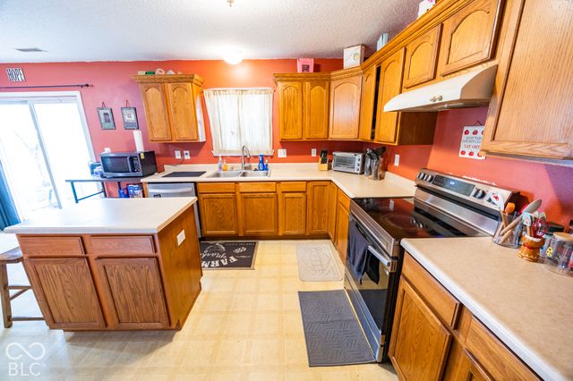 608 Rocky Meadow Drive, Greenwood, IN 46143