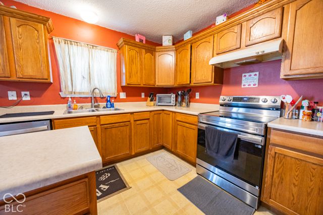 608 Rocky Meadow Drive, Greenwood, IN 46143