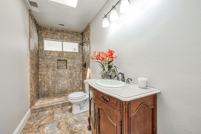 5358 W Clinton Avenue, Fresno, CA 93722