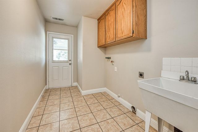 5358 W Clinton Avenue, Fresno, CA 93722