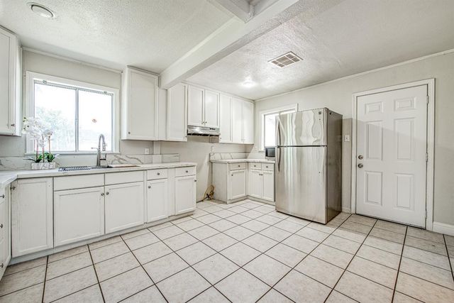 5358 W Clinton Avenue, Fresno, CA 93722