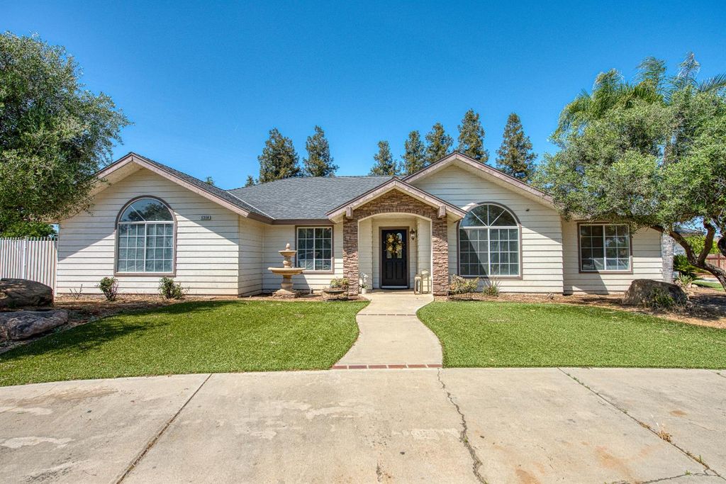 Image 2 of property listing at 5358 W Clinton Avenue, Fresno, CA 93722