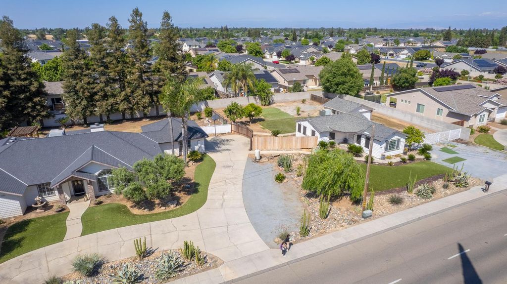 Image 33 of property listing at 5358 W Clinton Avenue, Fresno, CA 93722