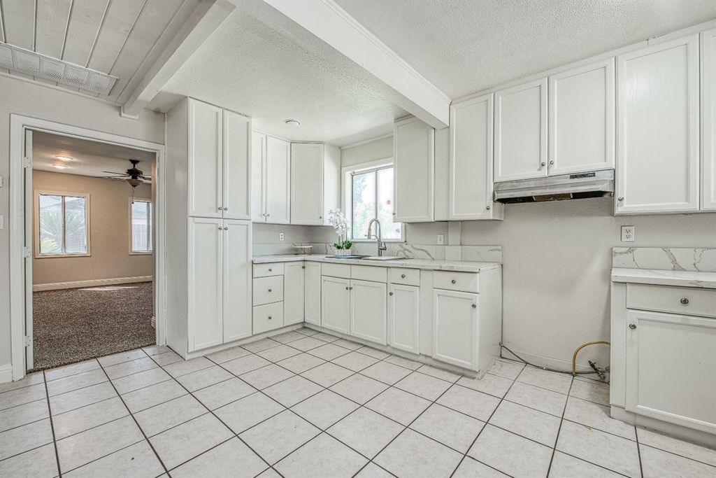 Image 41 of property listing at 5358 W Clinton Avenue, Fresno, CA 93722