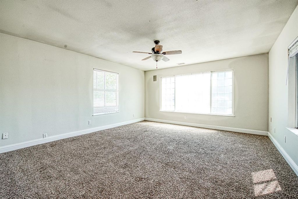 Image 42 of property listing at 5358 W Clinton Avenue, Fresno, CA 93722