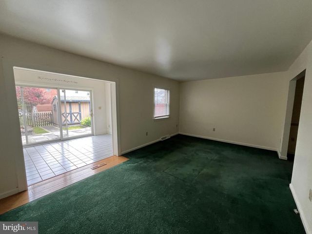 841 WOODLAWN DR, Chambersburg, PA 17201