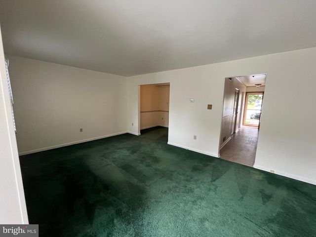 841 WOODLAWN DR, Chambersburg, PA 17201
