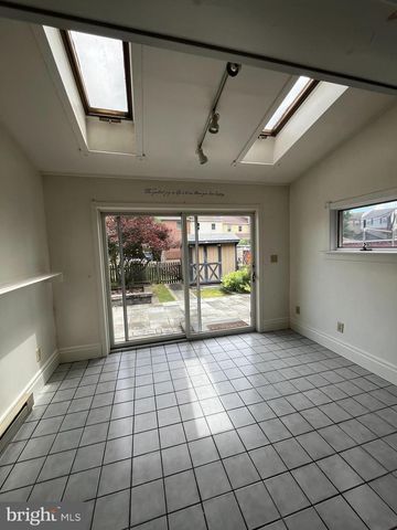 841 WOODLAWN DR, Chambersburg, PA 17201