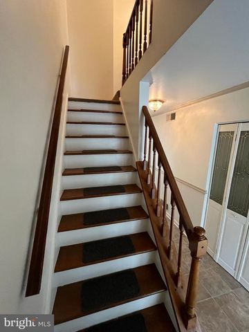 841 WOODLAWN DR, Chambersburg, PA 17201