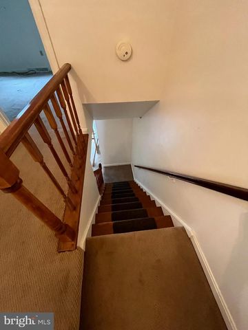 841 WOODLAWN DR, Chambersburg, PA 17201