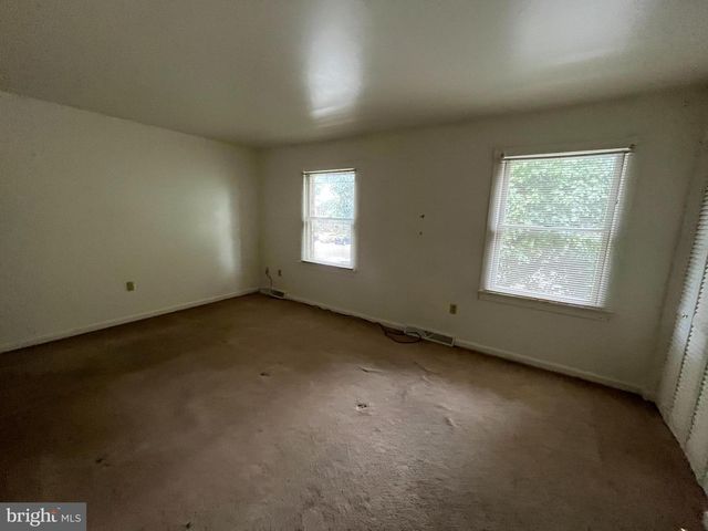 841 WOODLAWN DR, Chambersburg, PA 17201