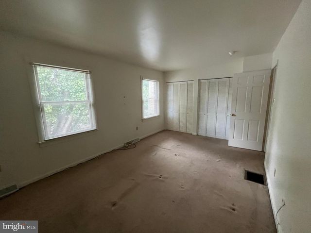 841 WOODLAWN DR, Chambersburg, PA 17201