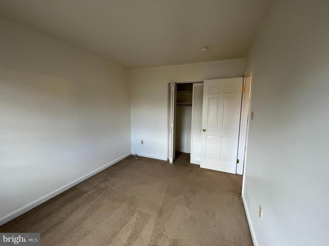 841 WOODLAWN DR, Chambersburg, PA 17201