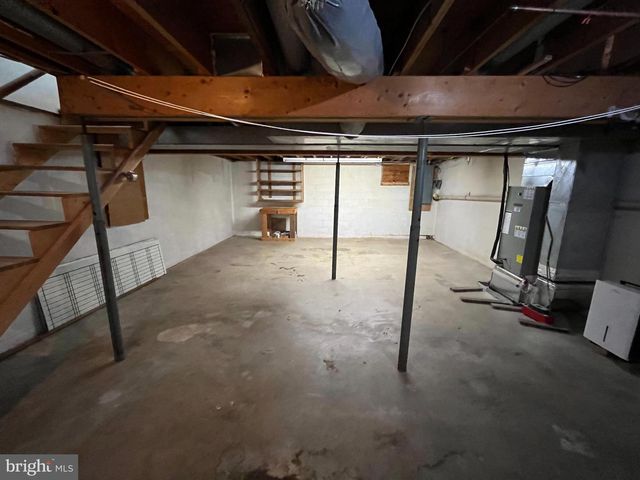 841 WOODLAWN DR, Chambersburg, PA 17201