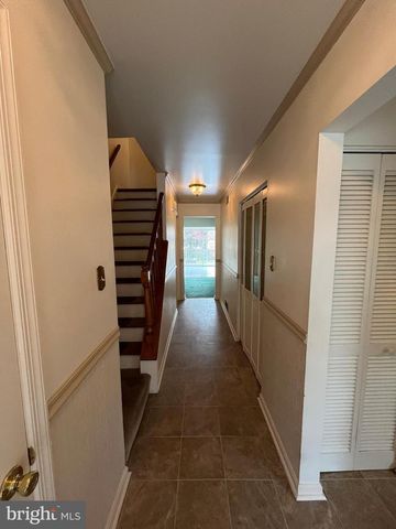 841 WOODLAWN DR, Chambersburg, PA 17201
