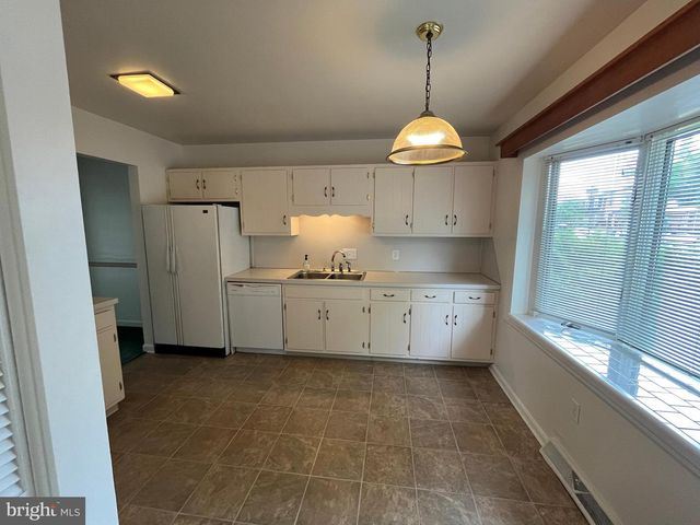 841 WOODLAWN DR, Chambersburg, PA 17201
