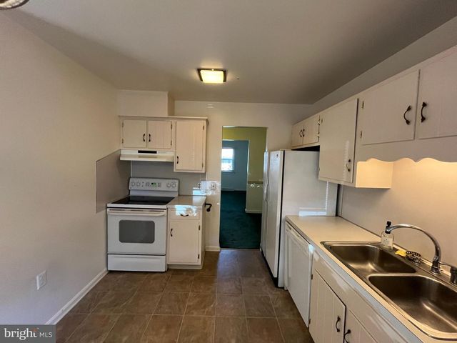 841 WOODLAWN DR, Chambersburg, PA 17201