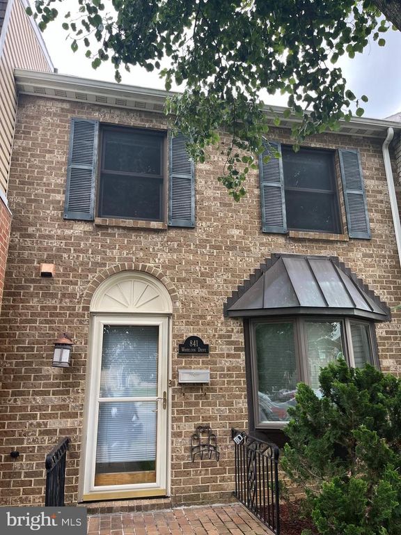 841 WOODLAWN DR, Chambersburg, PA 17201