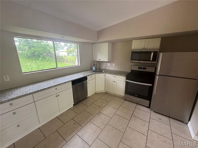 2415 Castle Drive, St Louis, MO 63136