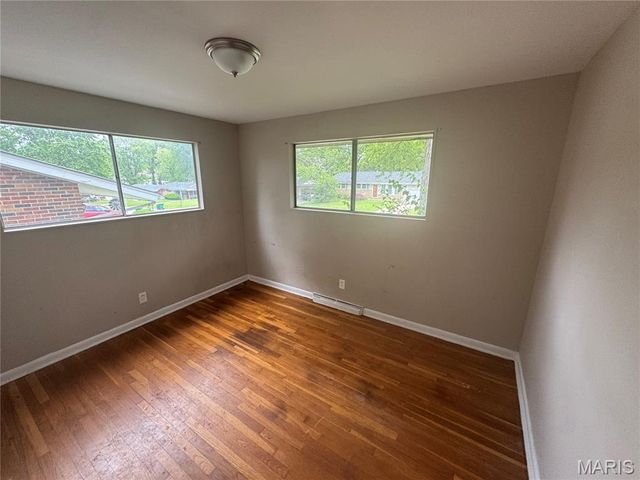 2415 Castle Drive, St Louis, MO 63136