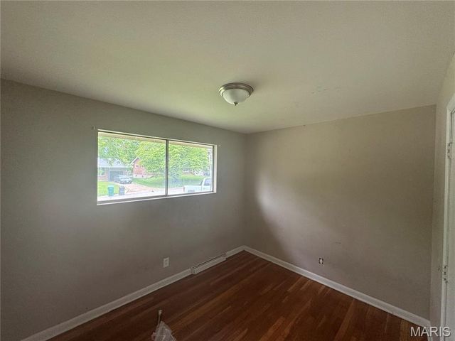 2415 Castle Drive, St Louis, MO 63136