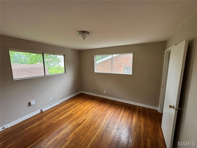 2415 Castle Drive, St Louis, MO 63136