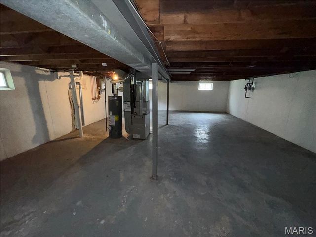 2415 Castle Drive, St Louis, MO 63136