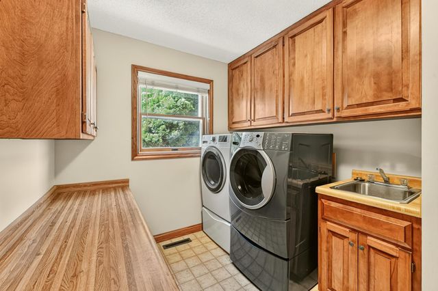 1408 Woodland Drive SW, Rochester, MN 55902
