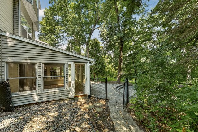 1408 Woodland Drive SW, Rochester, MN 55902