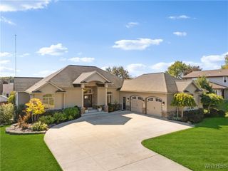 960 Foxcroft Road, Grand Island, NY 14072