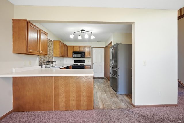 10585 Slate Run, New Haven, IN 46774