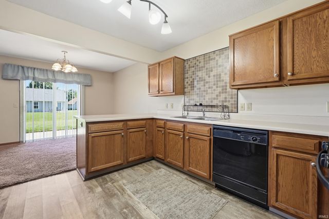 10585 Slate Run, New Haven, IN 46774
