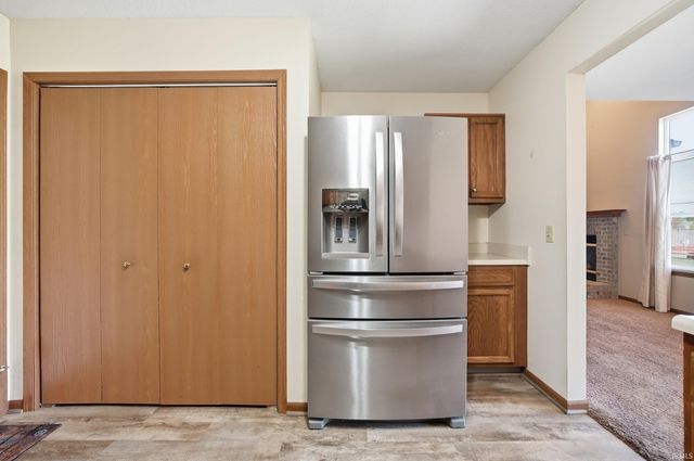 10585 Slate Run, New Haven, IN 46774