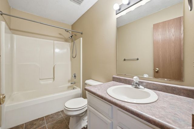 10585 Slate Run, New Haven, IN 46774