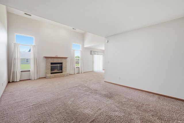 10585 Slate Run, New Haven, IN 46774