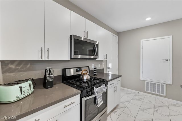 11256 Rainbow Peak Avenue 208, Las Vegas, NV 89135