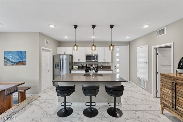 11256 Rainbow Peak Avenue 208, Las Vegas, NV 89135